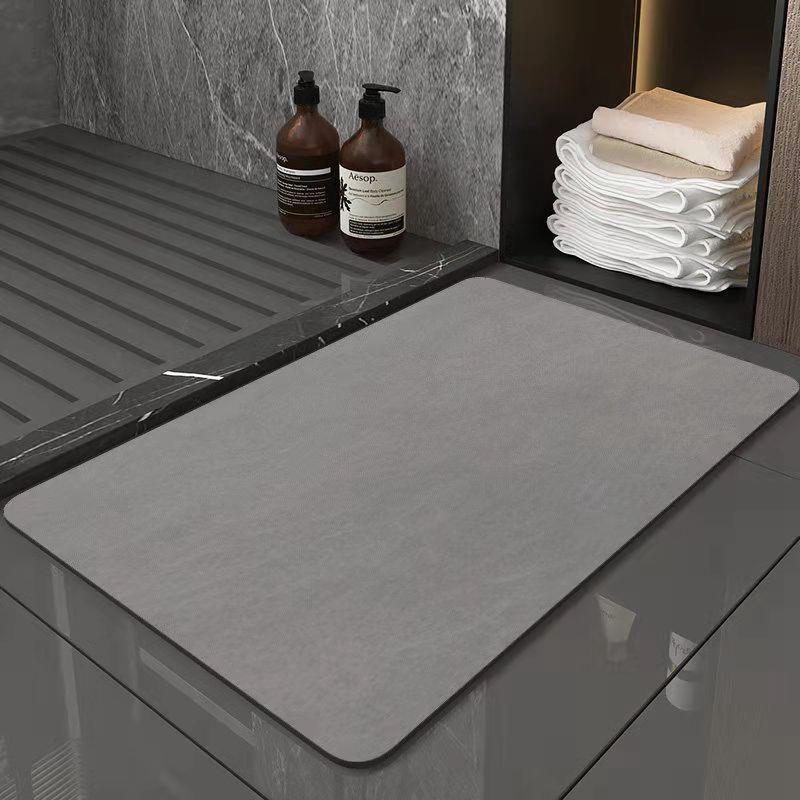 Water-absorbing anti-slip quick-drying floor mat